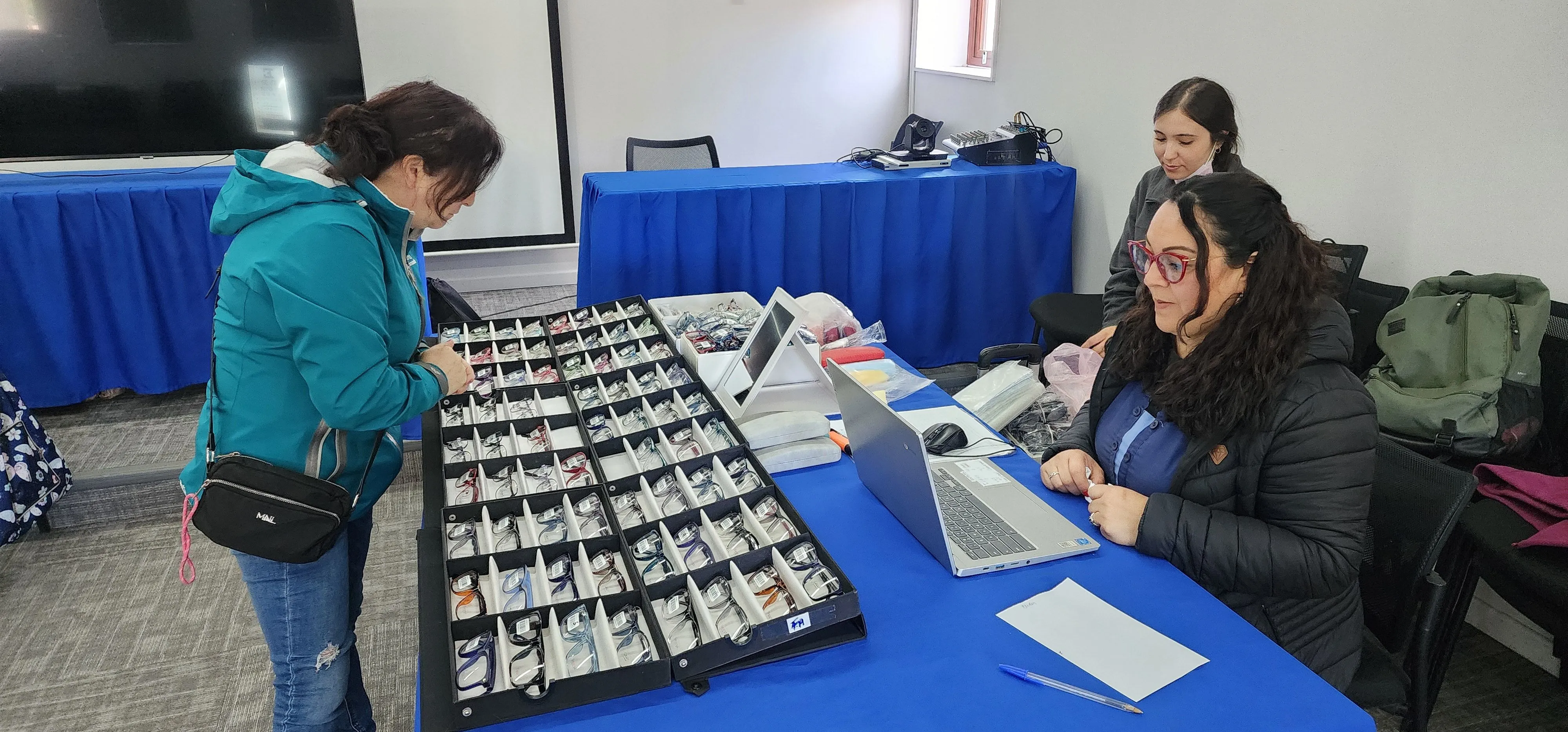 Más de 280 trabajadores de la construcción reciben atención oftalmológica